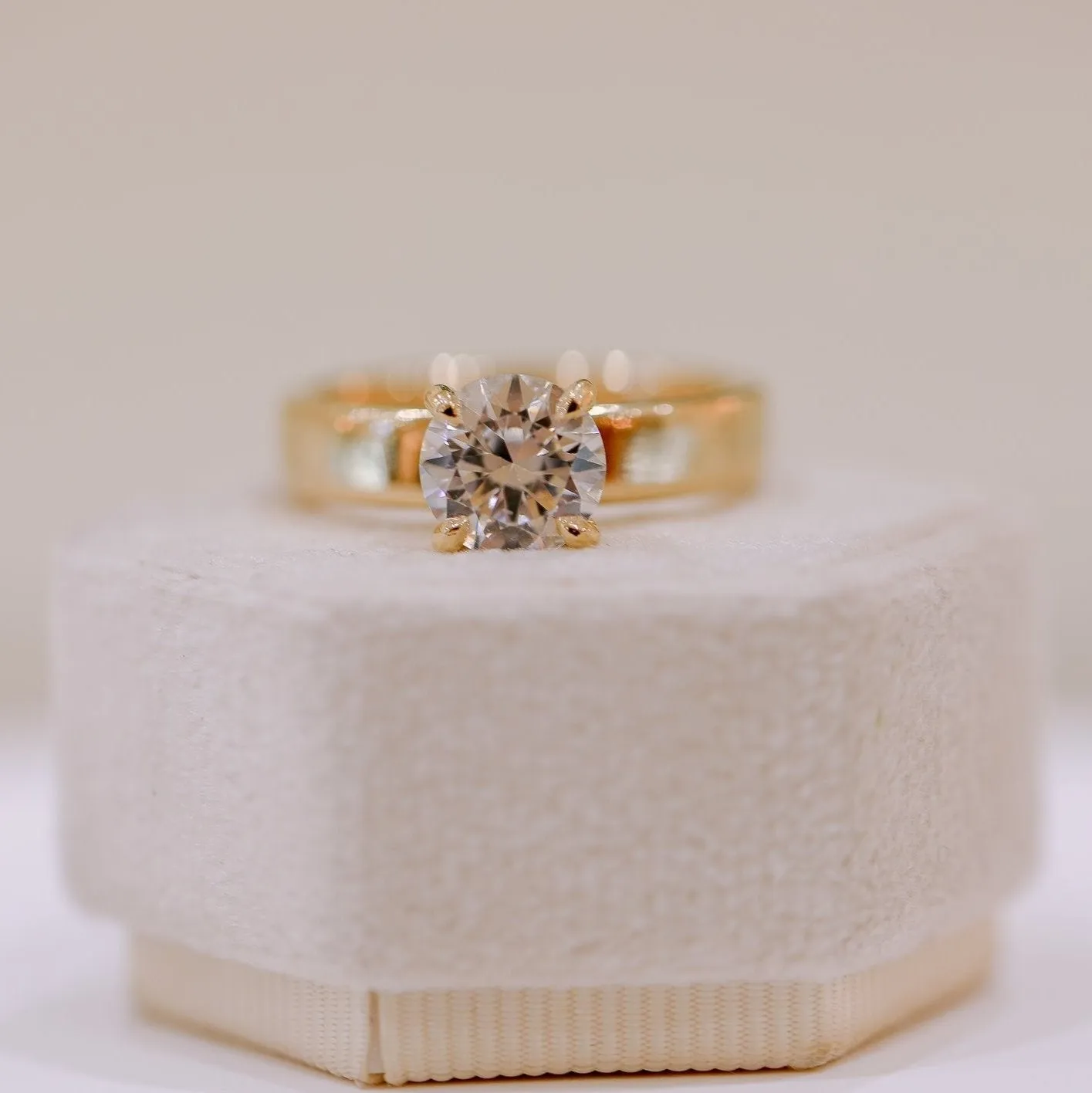 14ky Round Diamond Flat Band Solitaire Ring