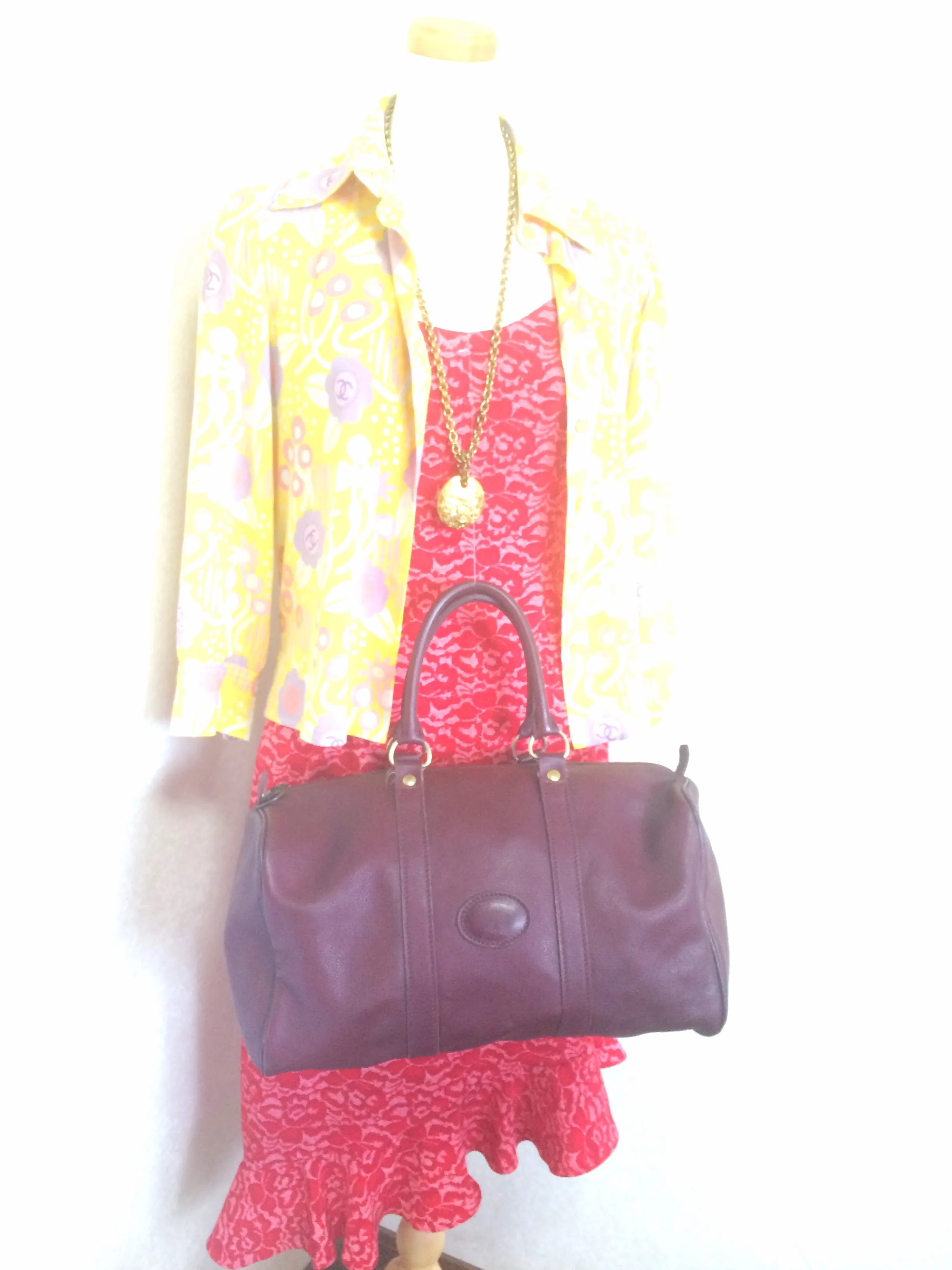 80's Vintage Longchamp rare dark wine leather duffle bag, mini travel purse. Classic bag for unisex use.