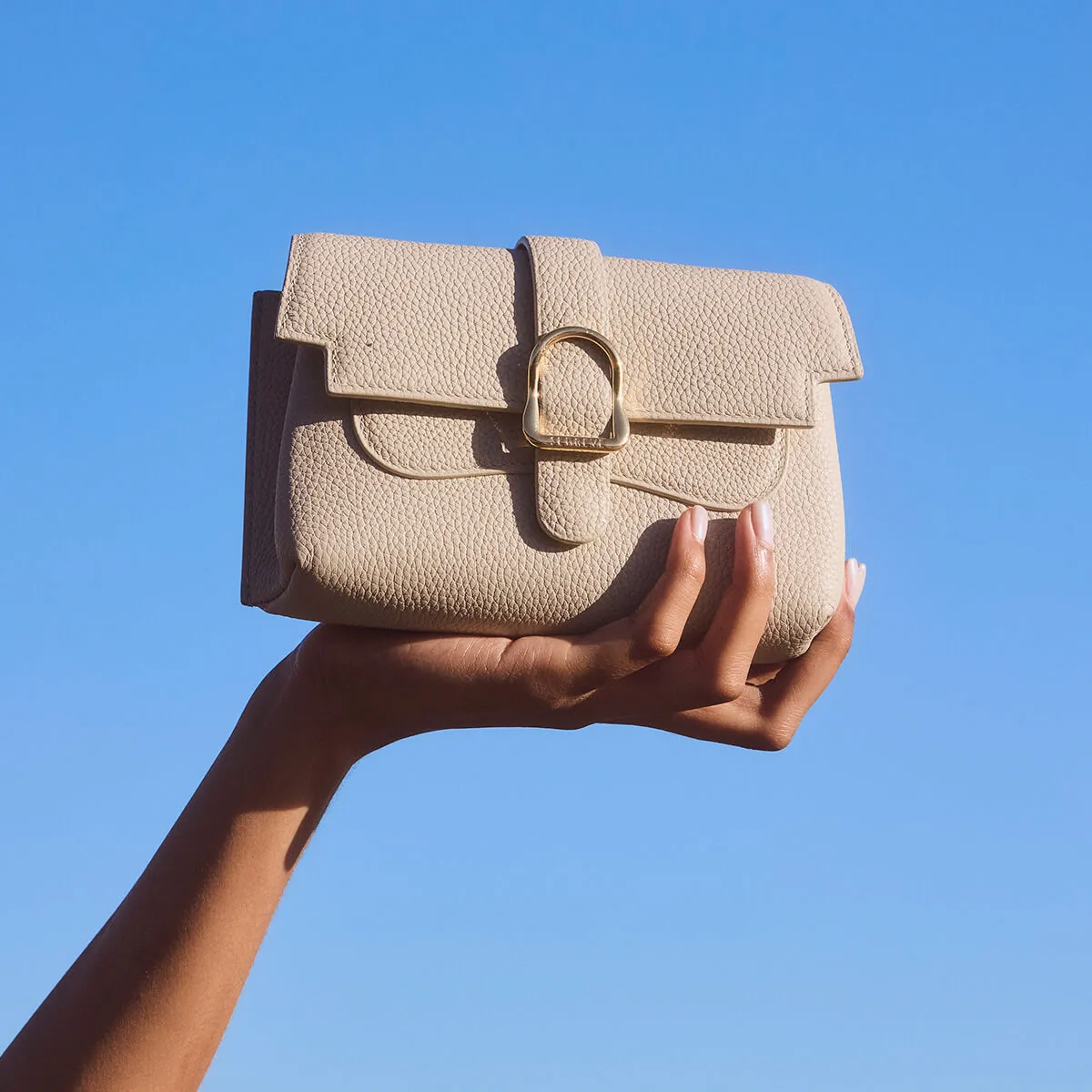 Almost Perfect | Mini Aria Élevée Belt Bag | Piccola