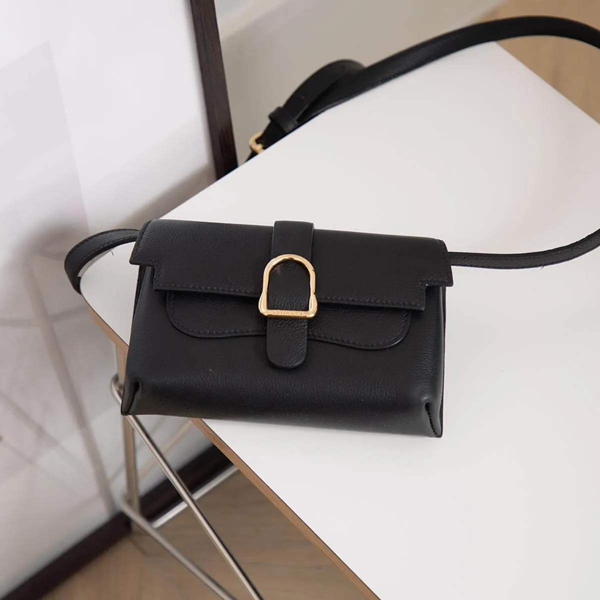 Almost Perfect | Mini Aria Élevée Belt Bag | Piccola