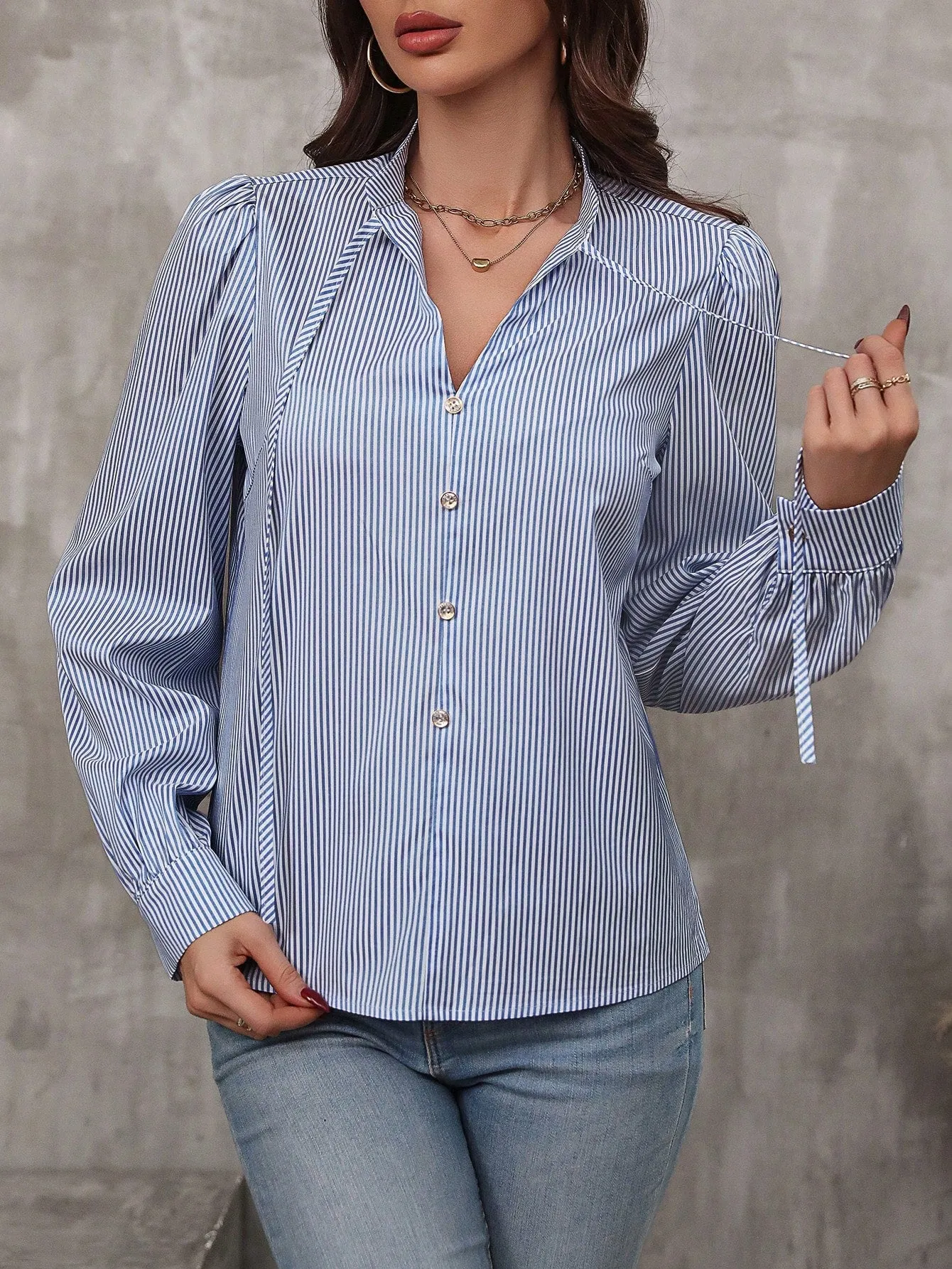 Blusa de Manga Farol con Cuello de Corbata - Cherry Vibes
