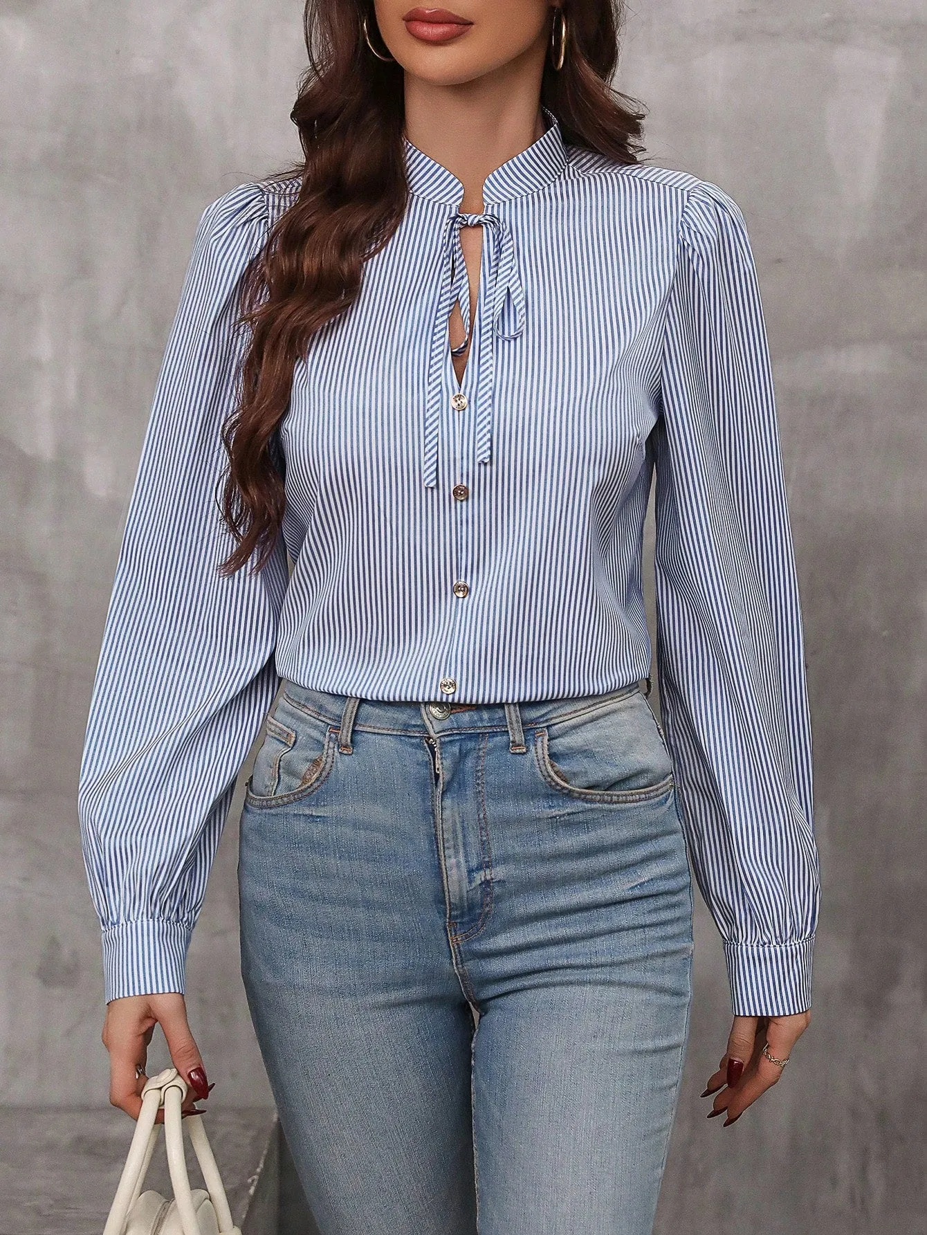 Blusa de Manga Farol con Cuello de Corbata - Cherry Vibes