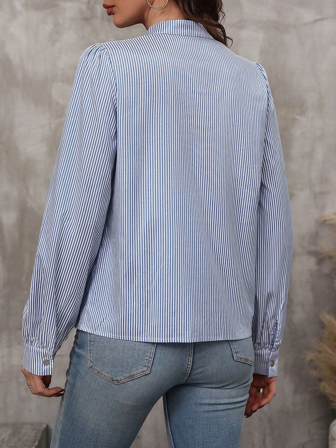 Blusa de Manga Farol con Cuello de Corbata - Cherry Vibes