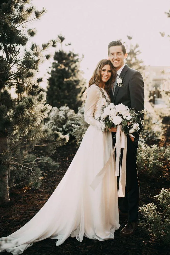 Chic Long Sleeves Tulle A line Wedding Dresses Appliques Floor Length Bridal Gowns