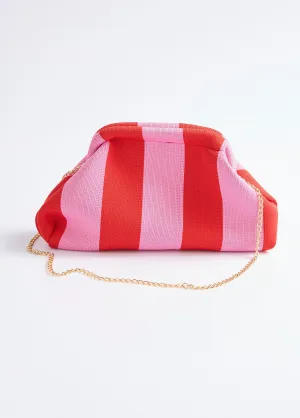 Fashionable mesh handbag with rigid clasp