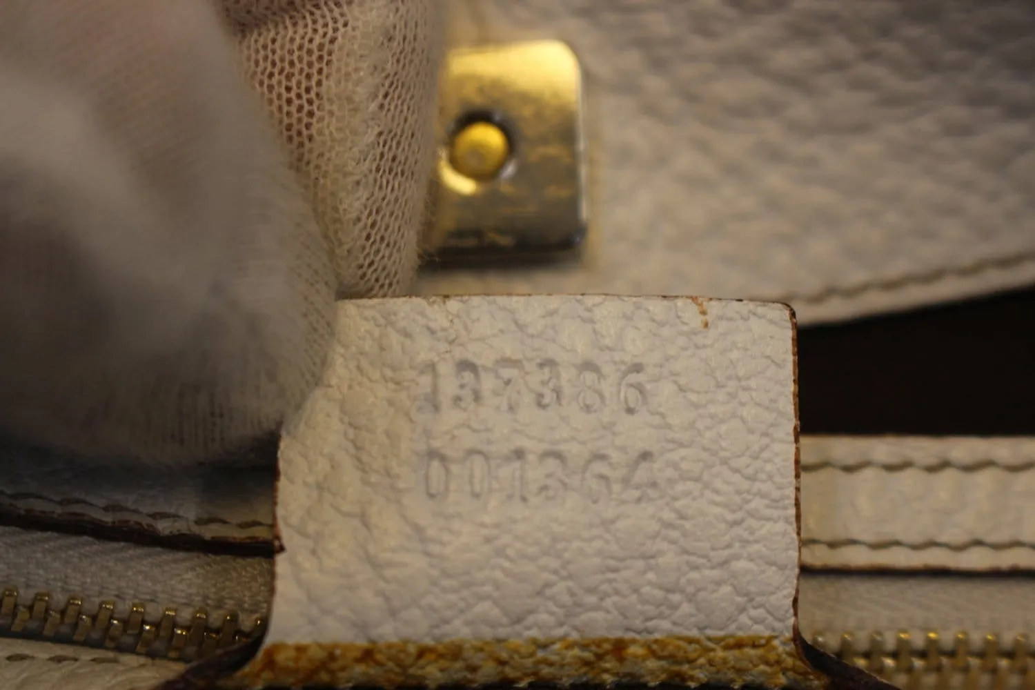 GUCCI 137386 White Leather Saddle Shoulder Bag