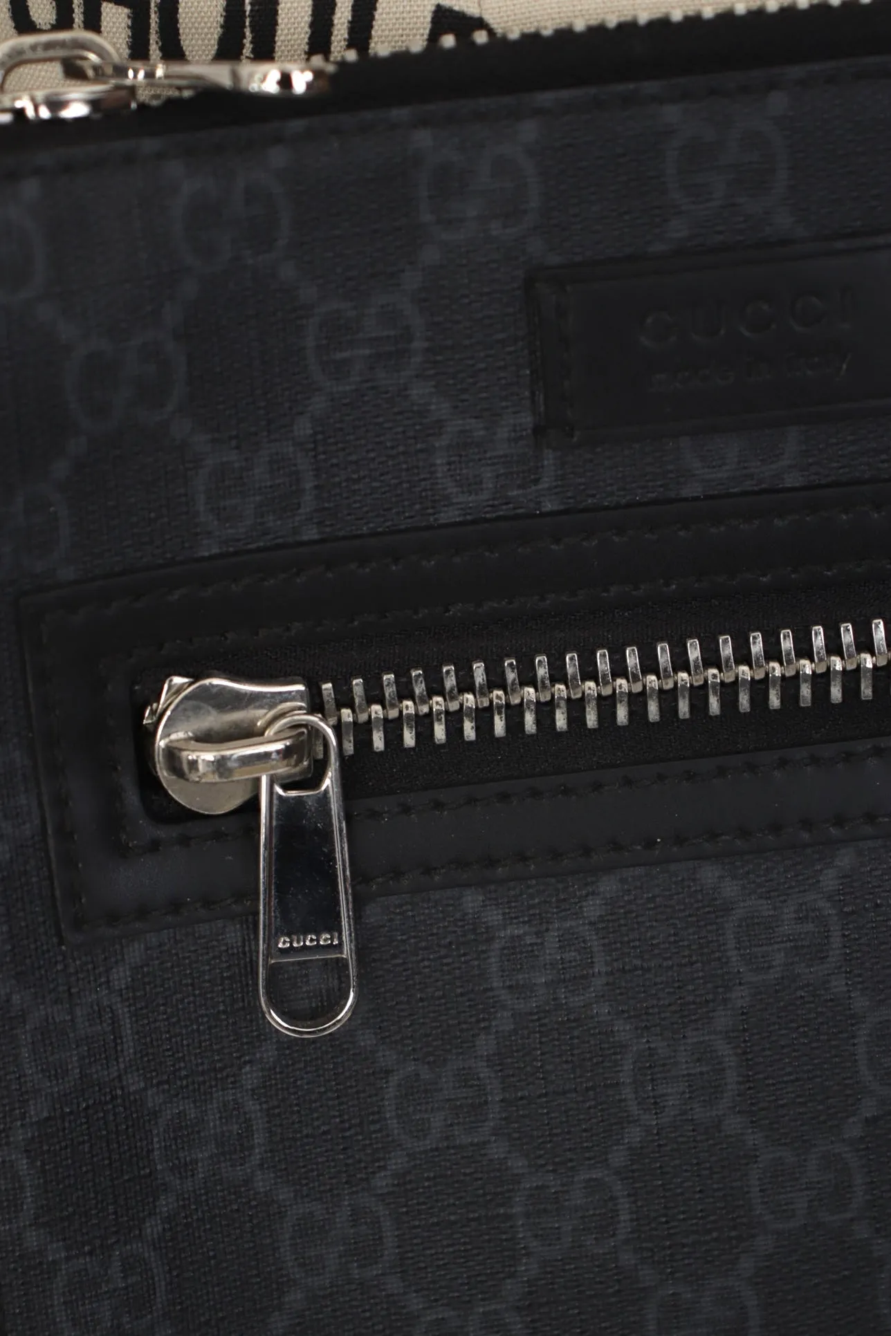 Gucci GG Supreme Messenger Bag*