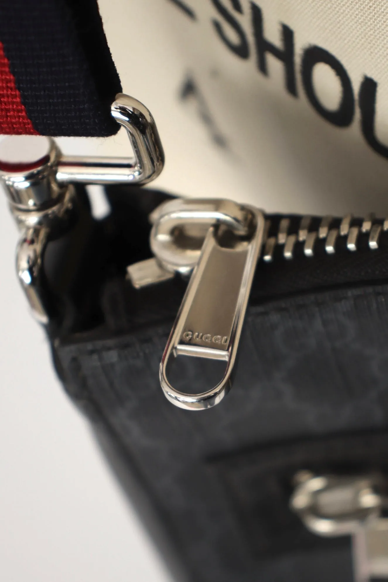 Gucci GG Supreme Messenger Bag*