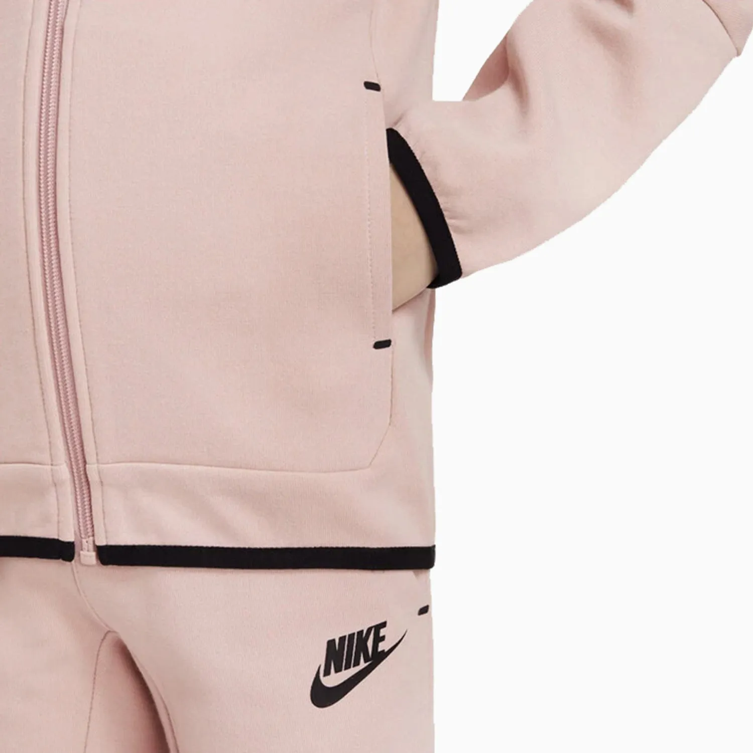 Kid's Sportswear Tech Fleece Outfit
