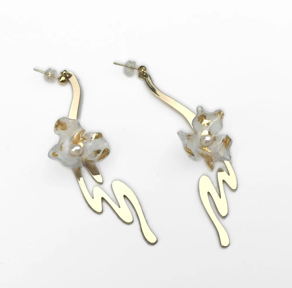 Ksana With Pearl Earrings