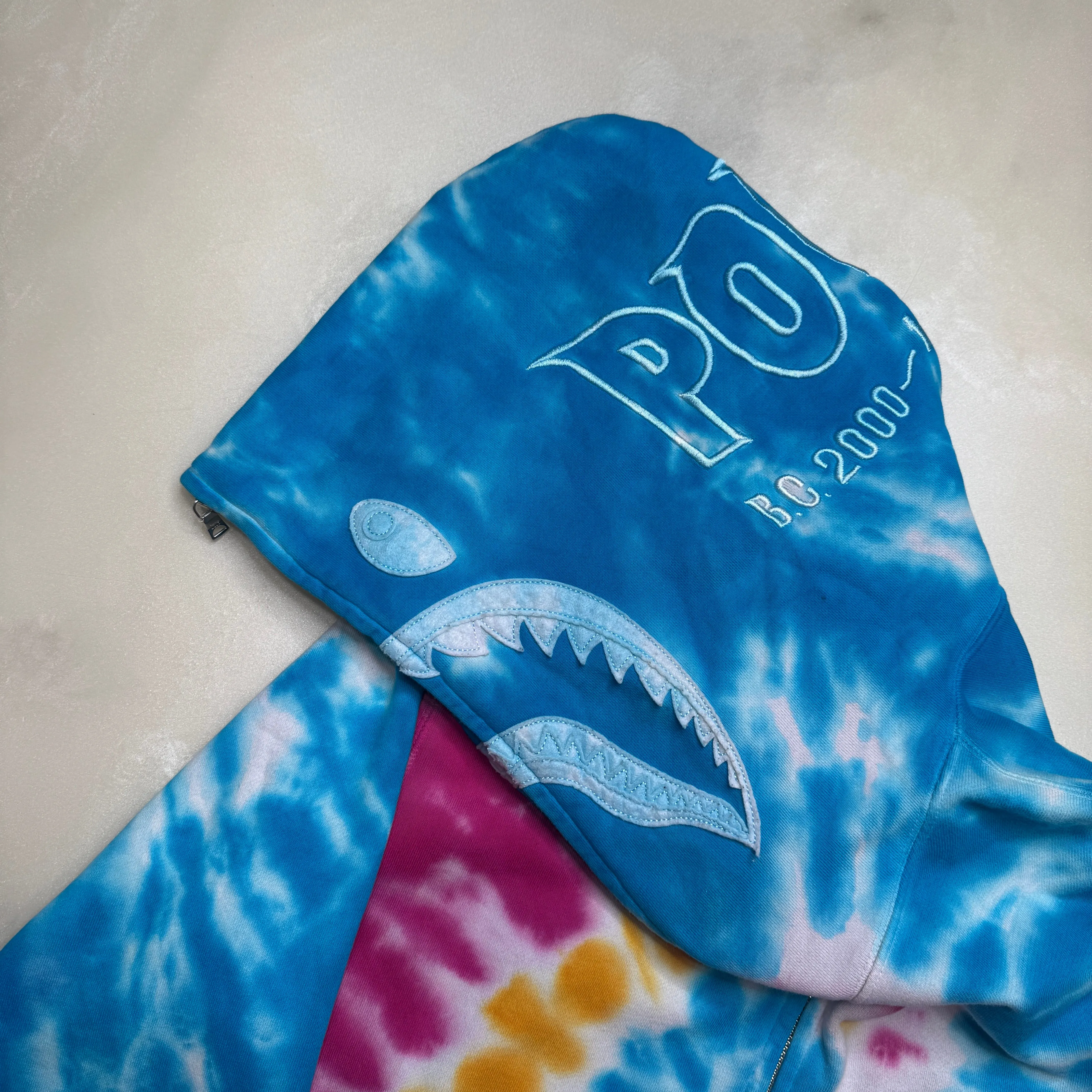 [L] Bape Tie-Dye Shark Hoodie