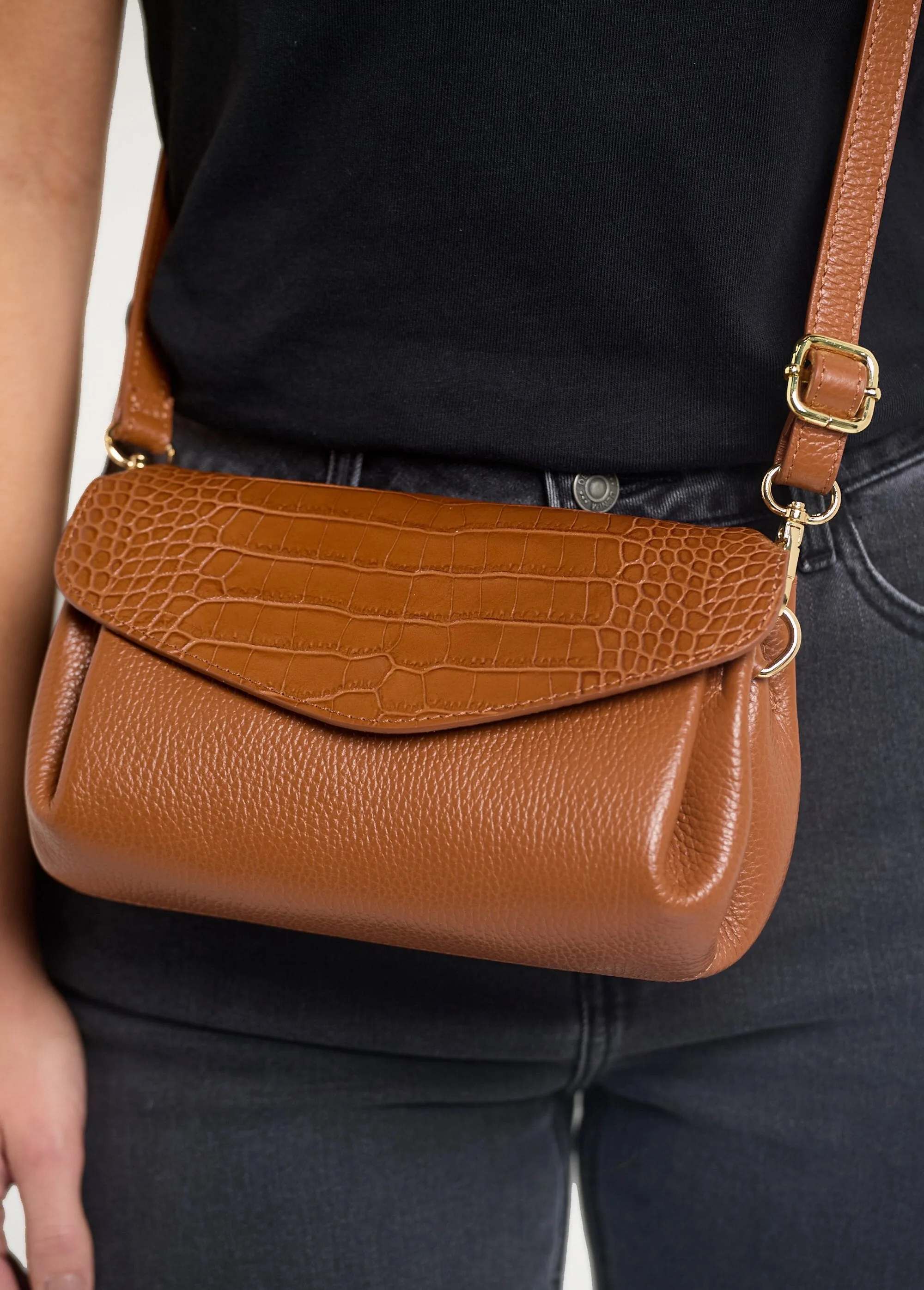 Leather handbag with reptile-style flap
