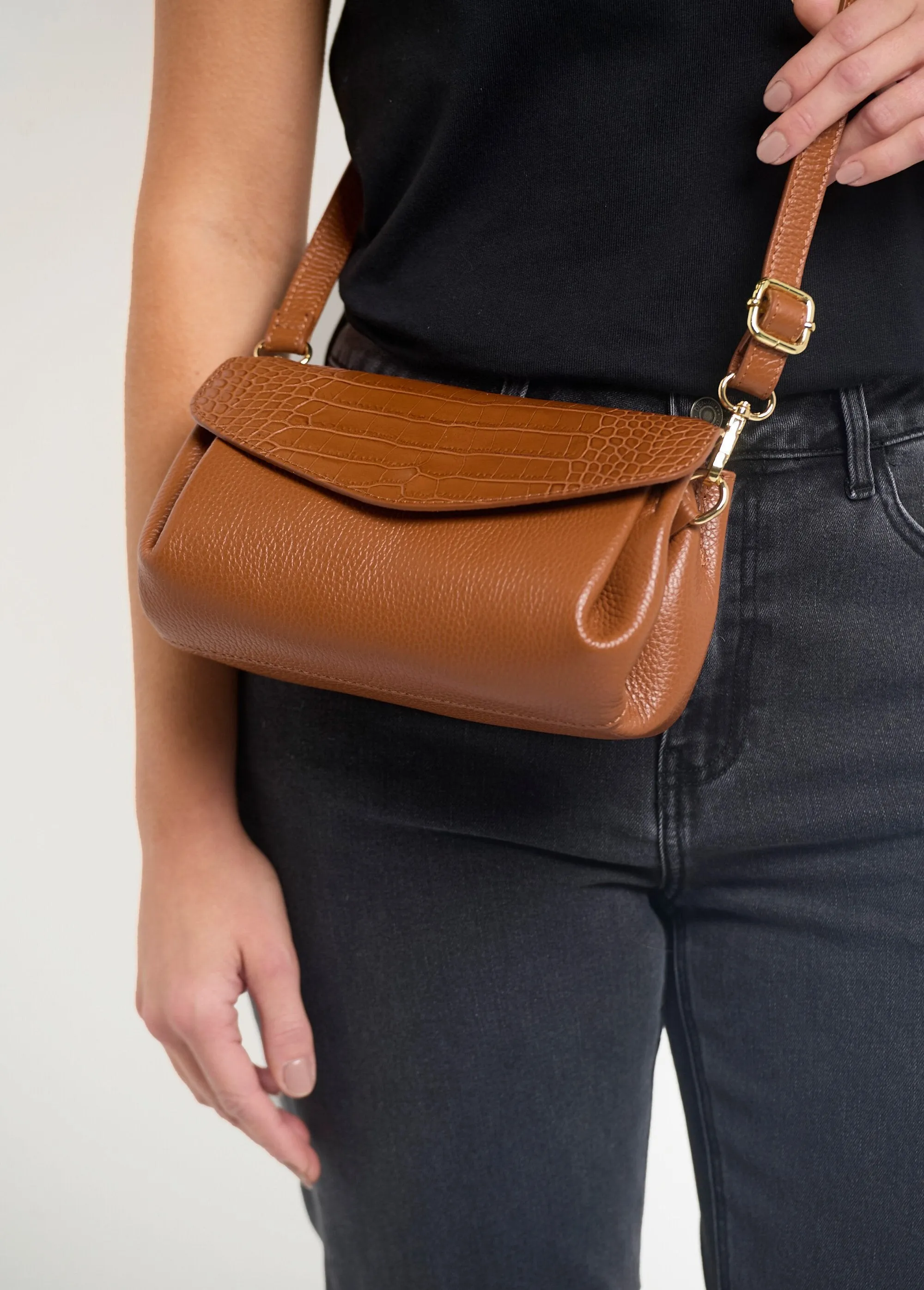 Leather handbag with reptile-style flap