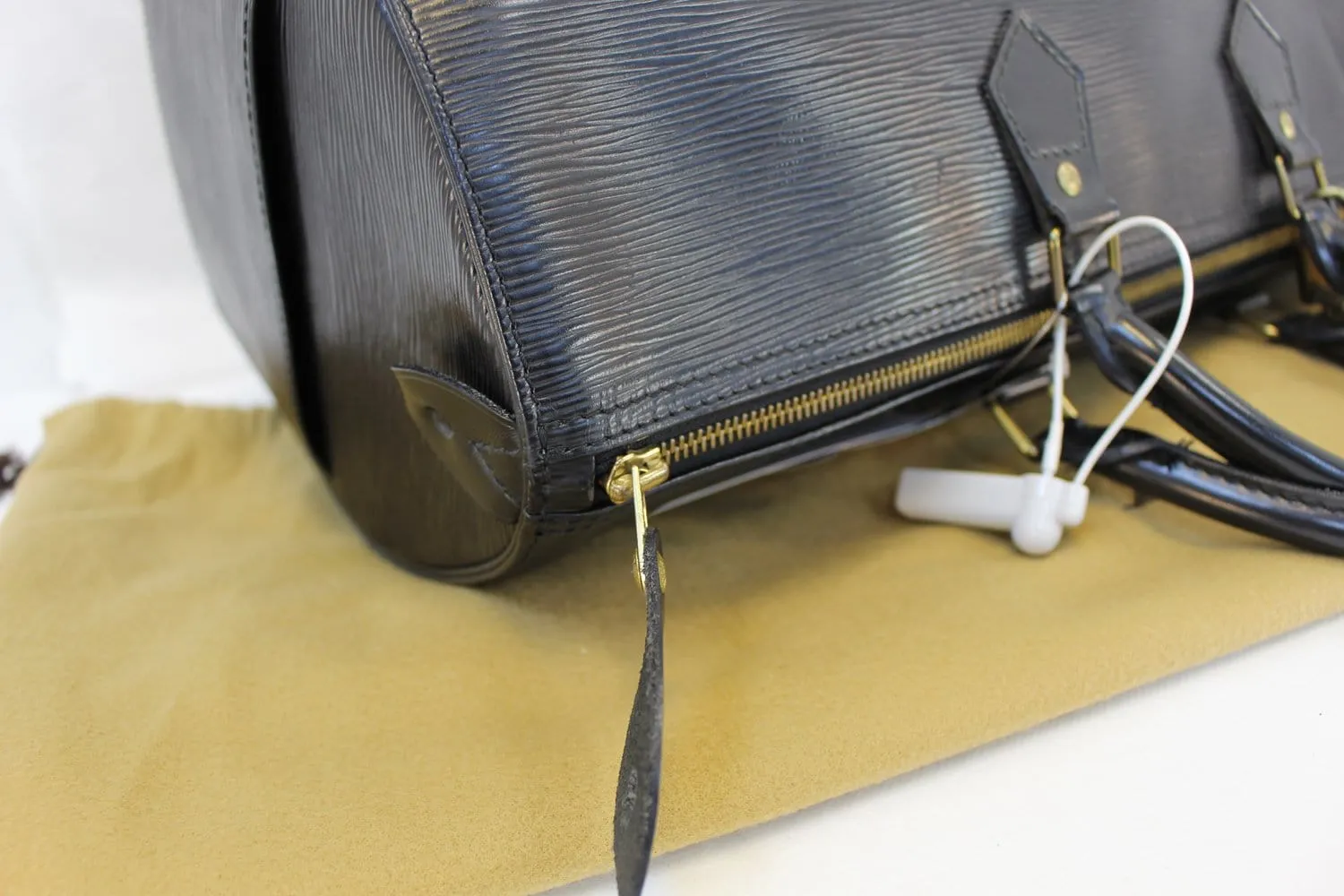 LOUIS VUITTON Epi Leather Black Speedy 40 Handbag
