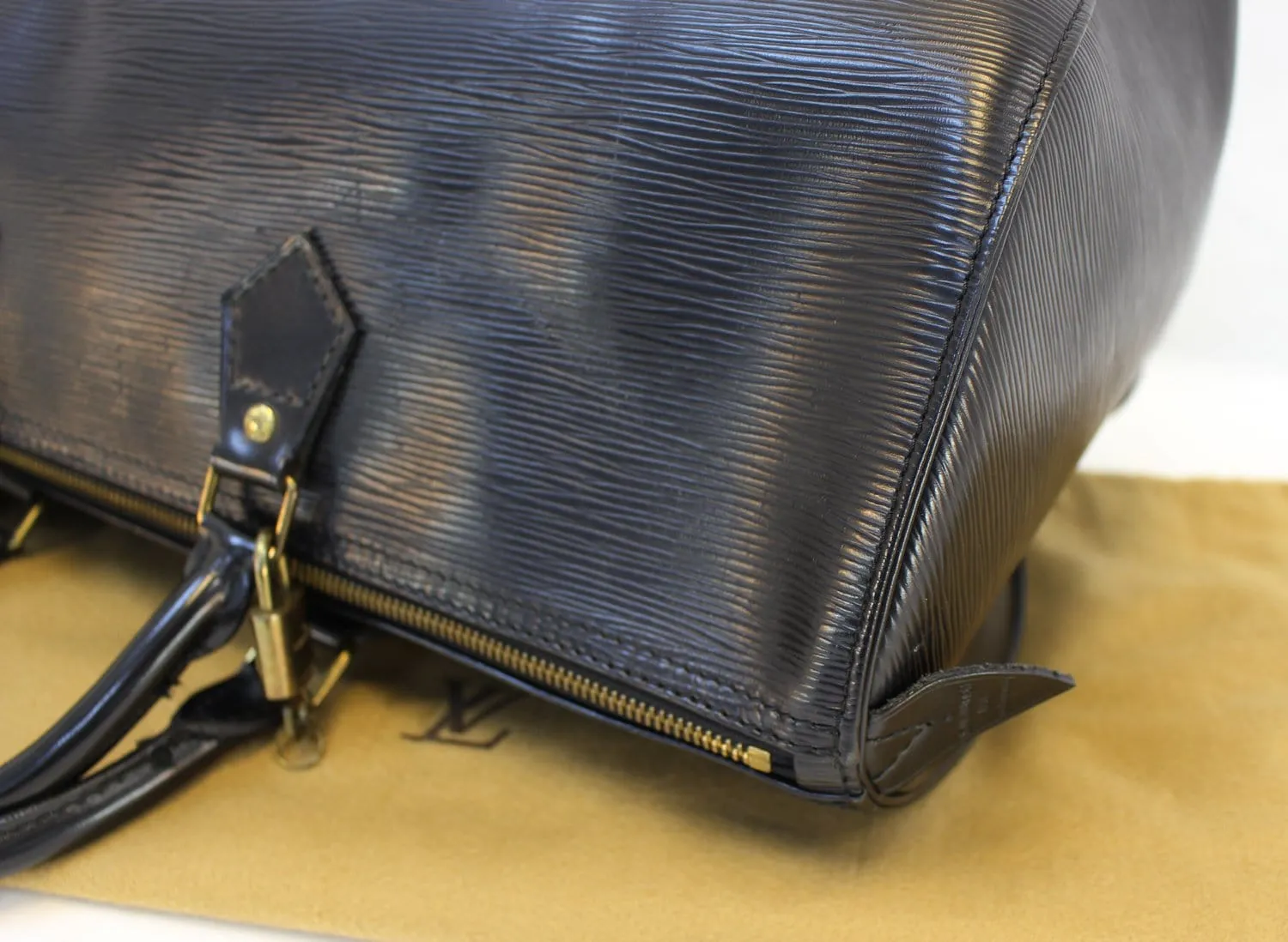LOUIS VUITTON Epi Leather Black Speedy 40 Handbag