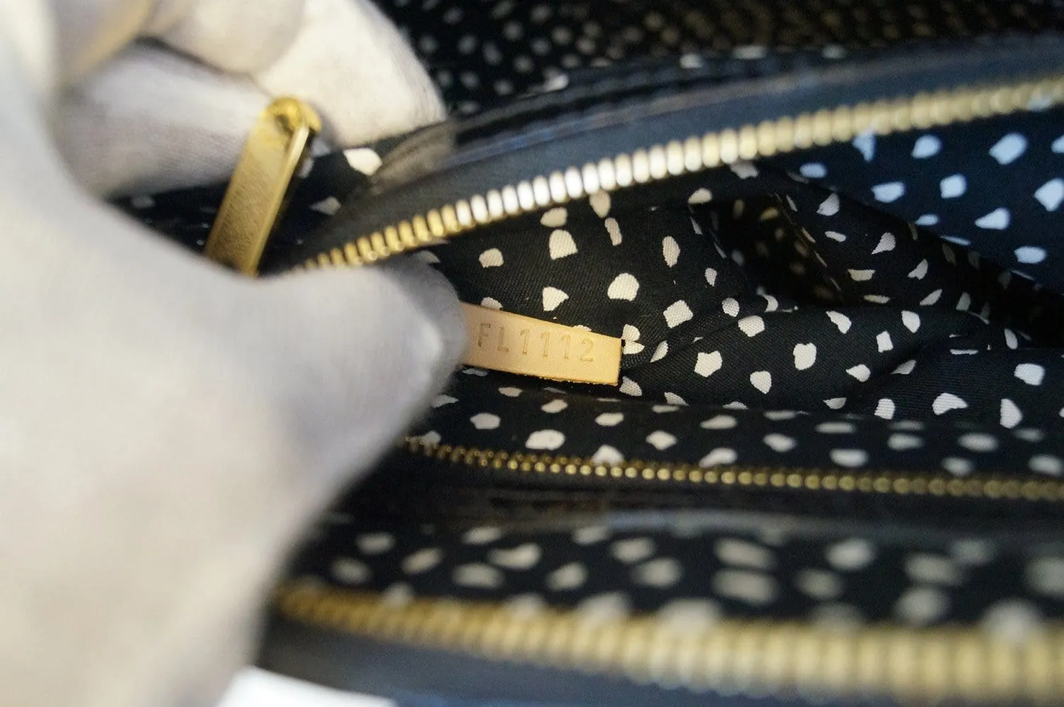 LOUIS VUITTON Limited Yayoi Kusama  Black Vernis White Dots Lockit MM Handbag