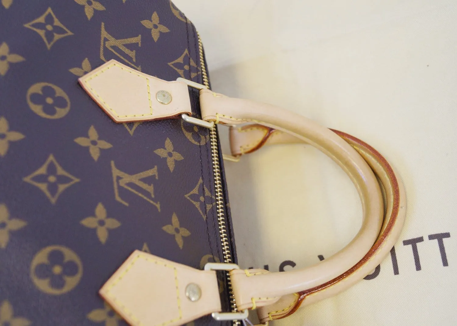 LOUIS VUITTON Monogram Speedy 25 HandBag