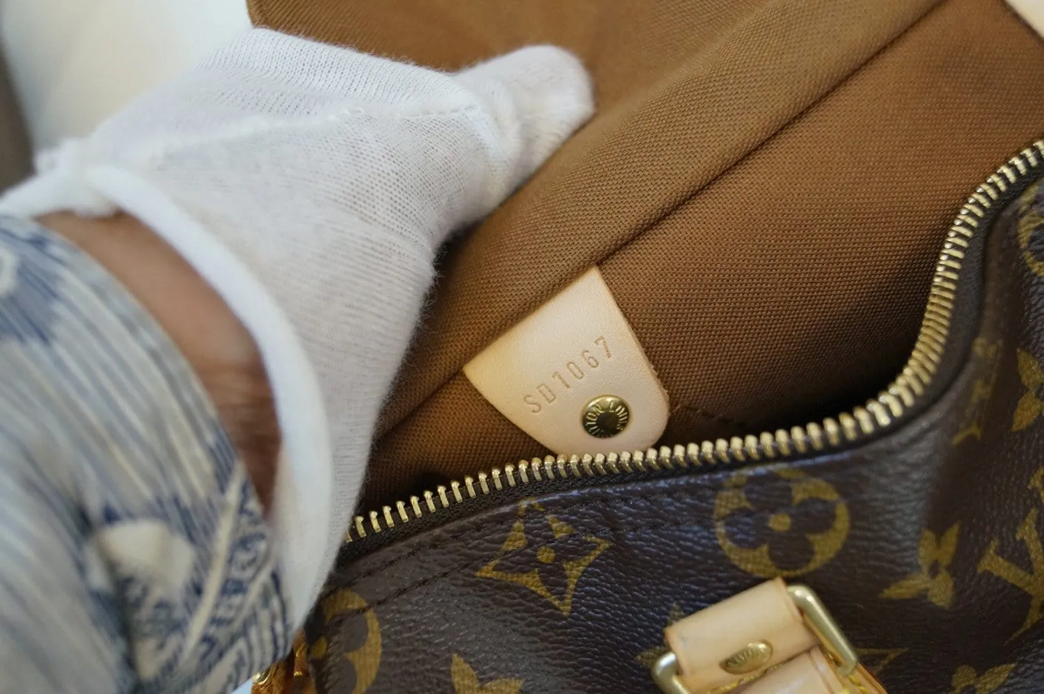 LOUIS VUITTON Monogram Speedy 25 HandBag
