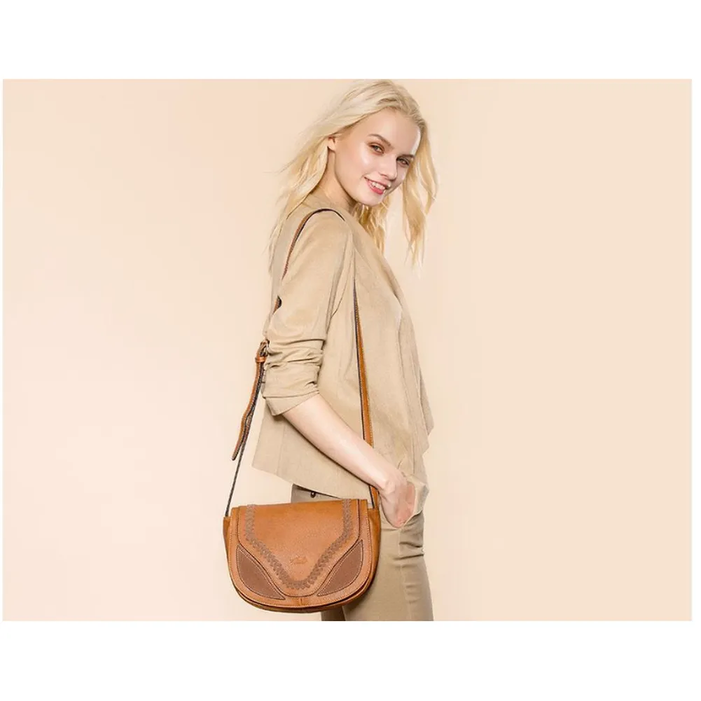 <bold>Shell  / Crossbody Bag  <br>Vegan-Leather