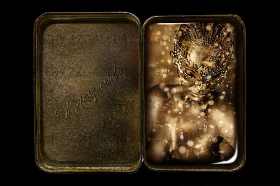 Mystic Messenger in a vintage treasure box (or not)