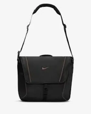 NIKE ESSENTIALS MESSENGER BAG