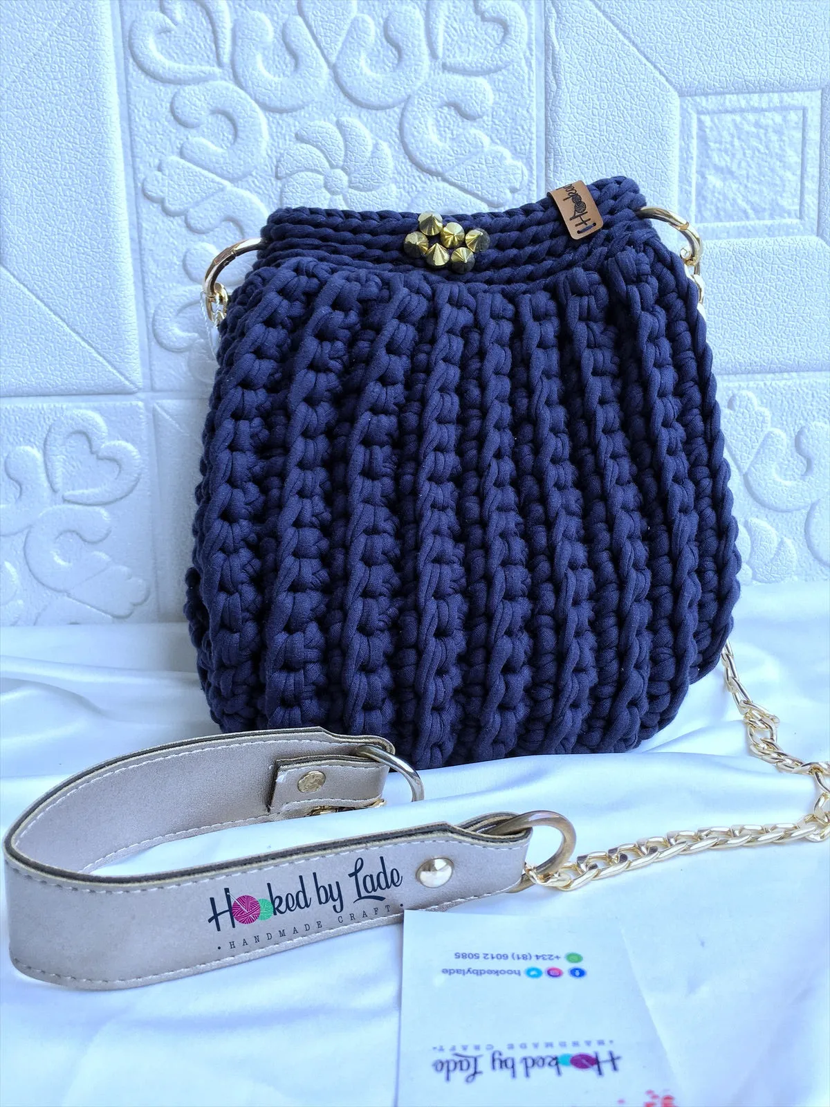 'Omo-T' sling bag