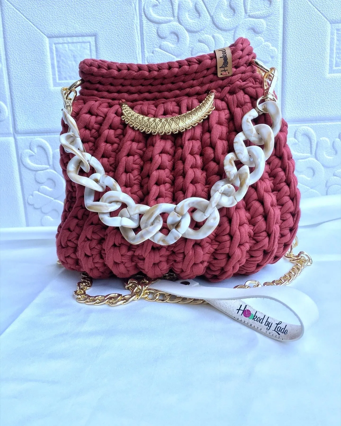 'Omo-T' sling bag