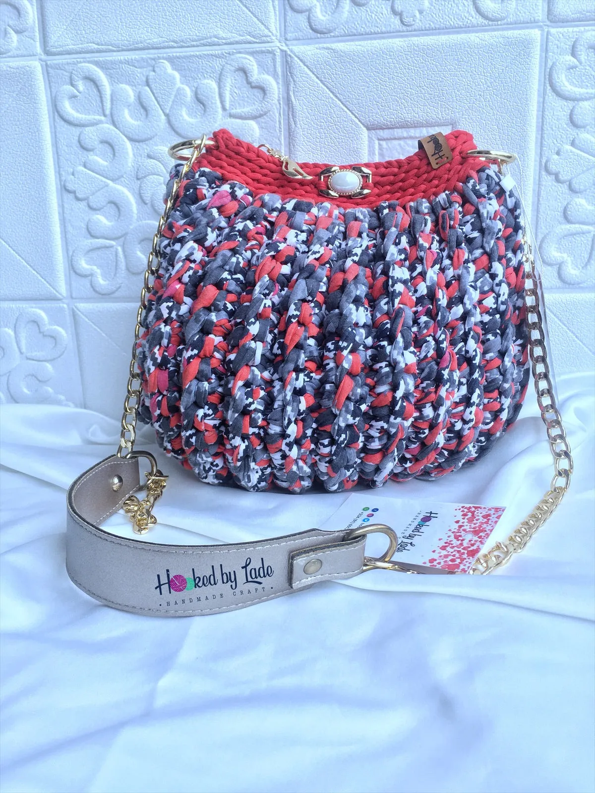 'Omo-T' sling bag