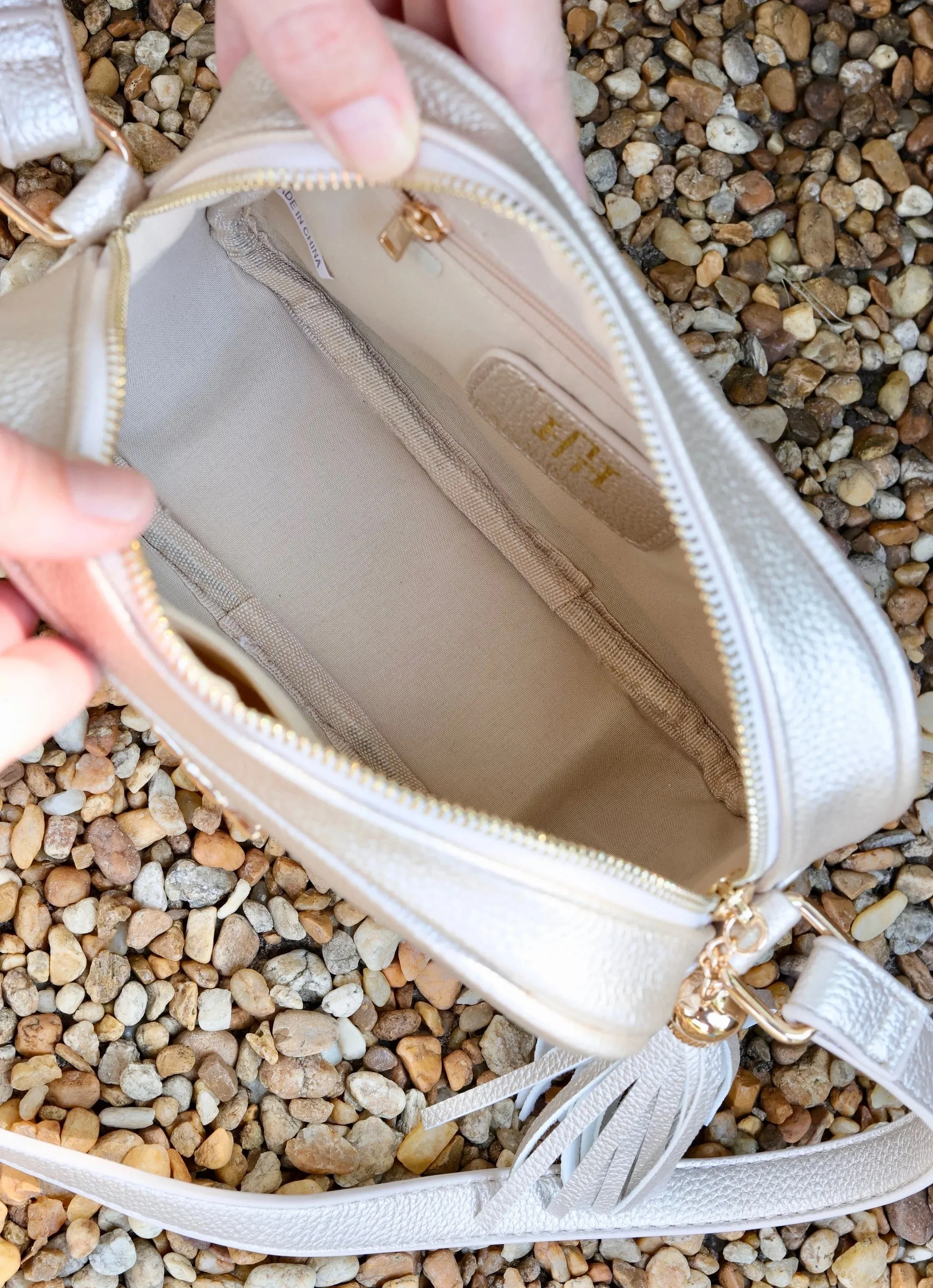 RYLIE CROSSBODY WITH TASSEL- CREAM