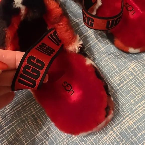 Ugg Slippers SIZE 38 ...size 6 youth , approx size 7 ladies