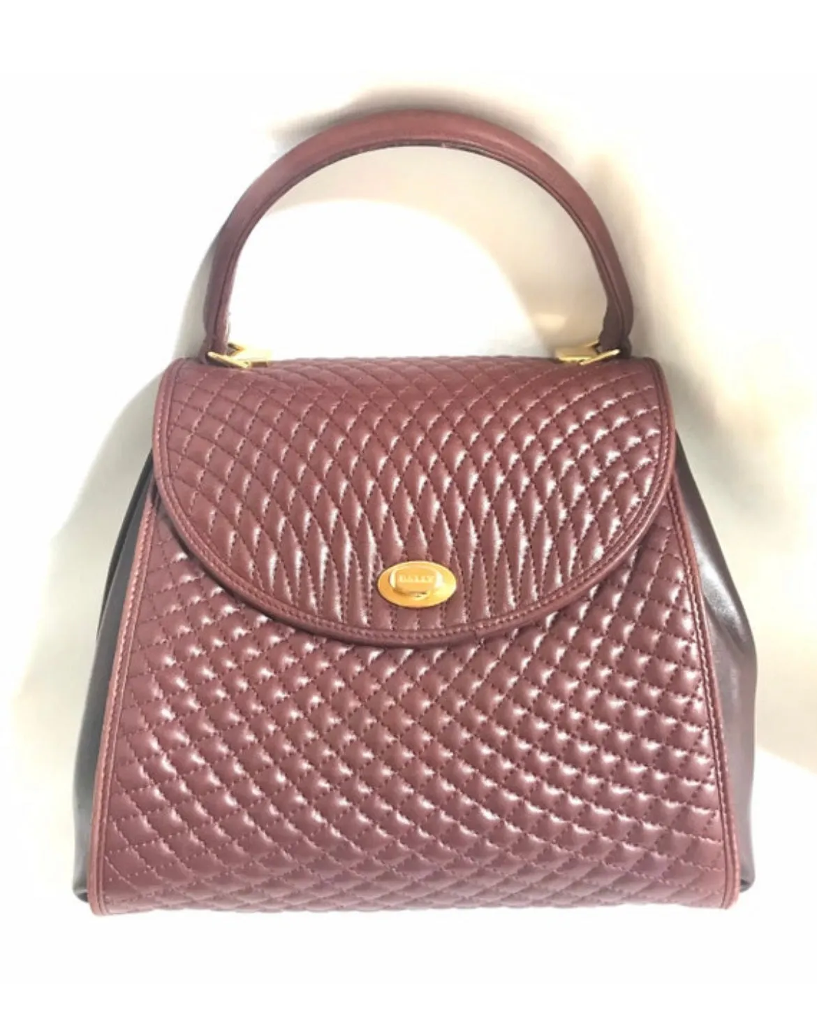 Vintage BALLY wine brown quilted lambskin handbag with golden logo turn lock closure. 050425r1
