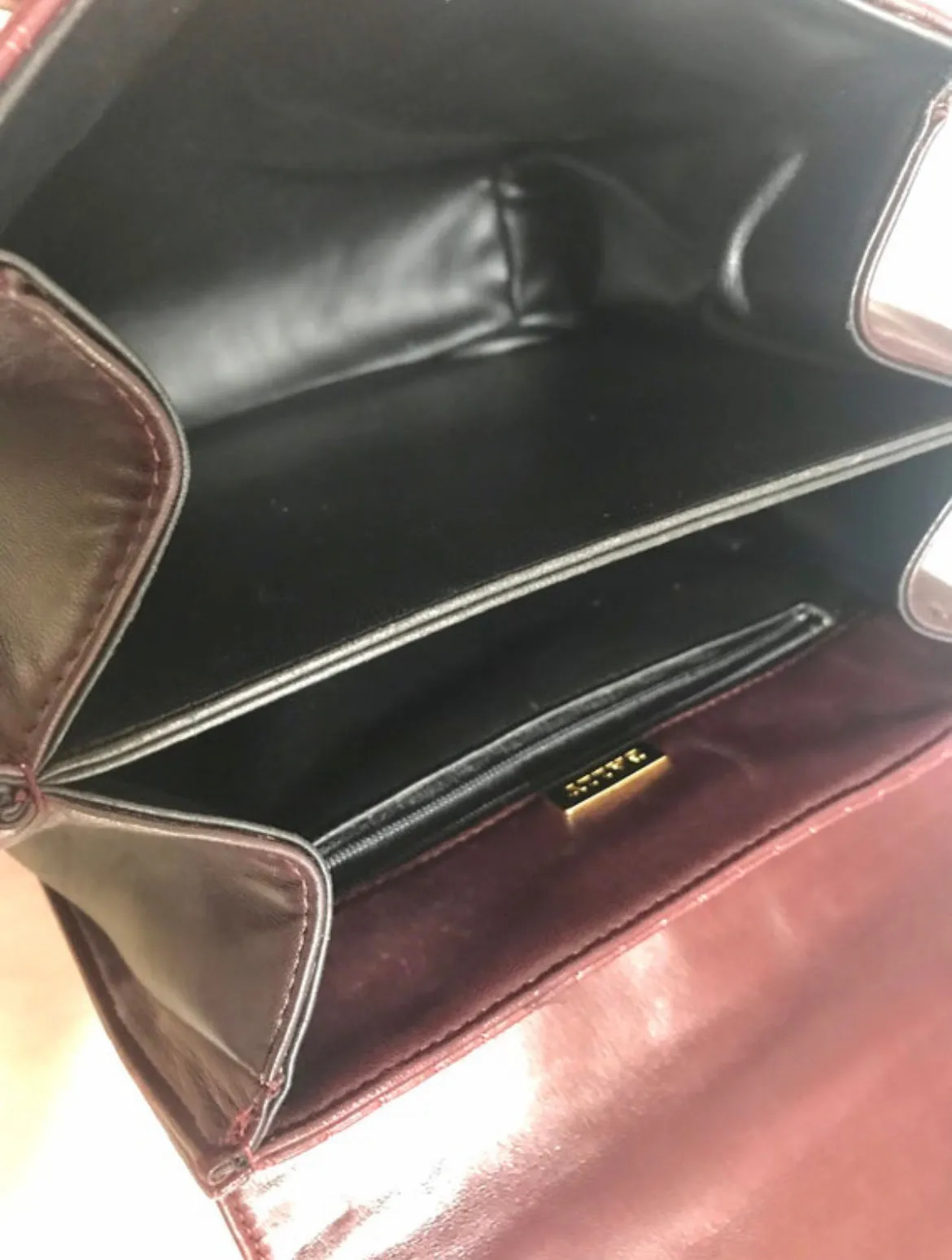 Vintage BALLY wine brown quilted lambskin handbag with golden logo turn lock closure. 050425r1